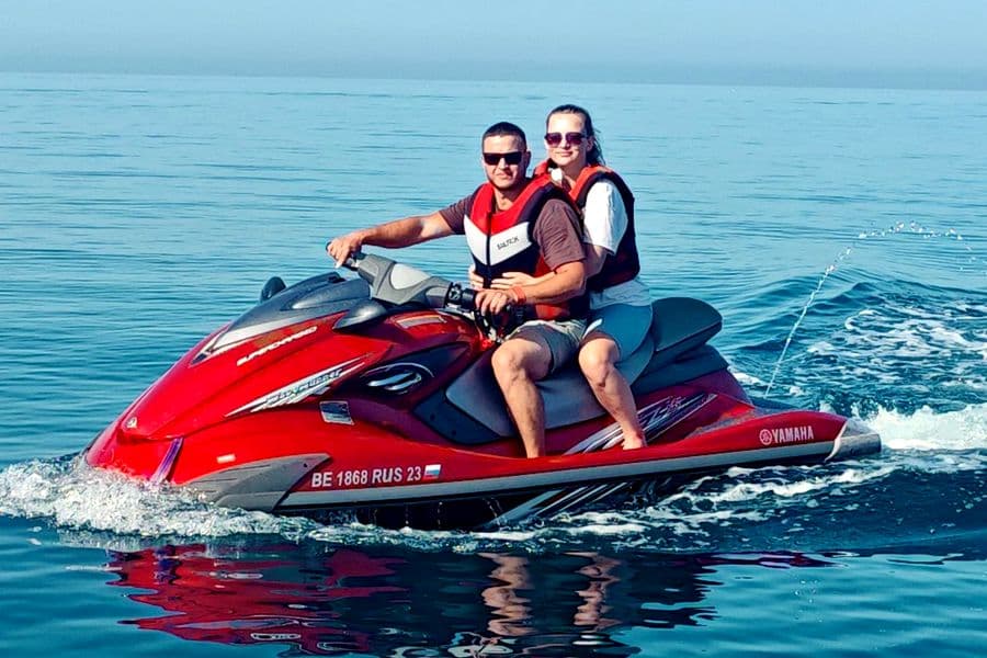 Прокат гидроцикла Yamaha с катером «MOOMBA» — вид 1
